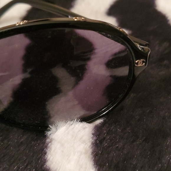 Sunglasses - Picture 4 of 7